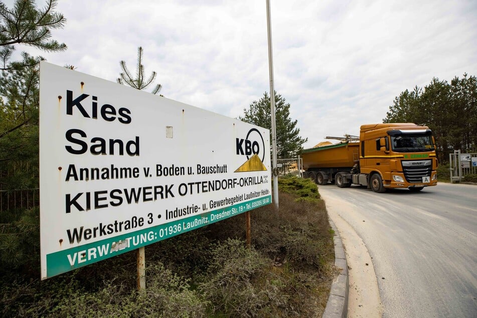 Das Oberbergamt führt im Auftrag von KBO ein bergrechtliches Planfeststellungsverfahren für den Tagebau Wüschnitz-West durch.