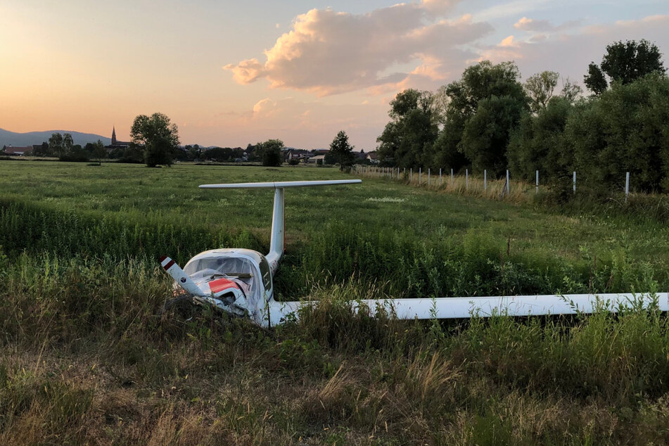 Der Pilot hatte das Flugzeug aus noch ungeklärter Ursache schon 30 bis 50 Meter vor der Landebahn aufgesetzt.