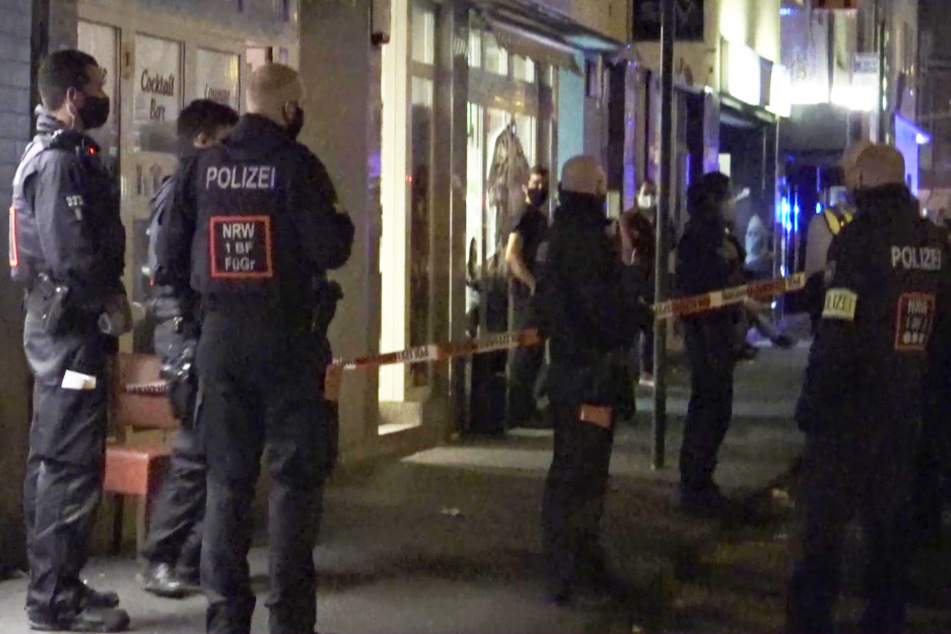 Die Polizei hat bei einer Razzia in Köln-Kalk vier Männer u.a. wegen des Verdachts auf Drogenkriminalität festgenommen.