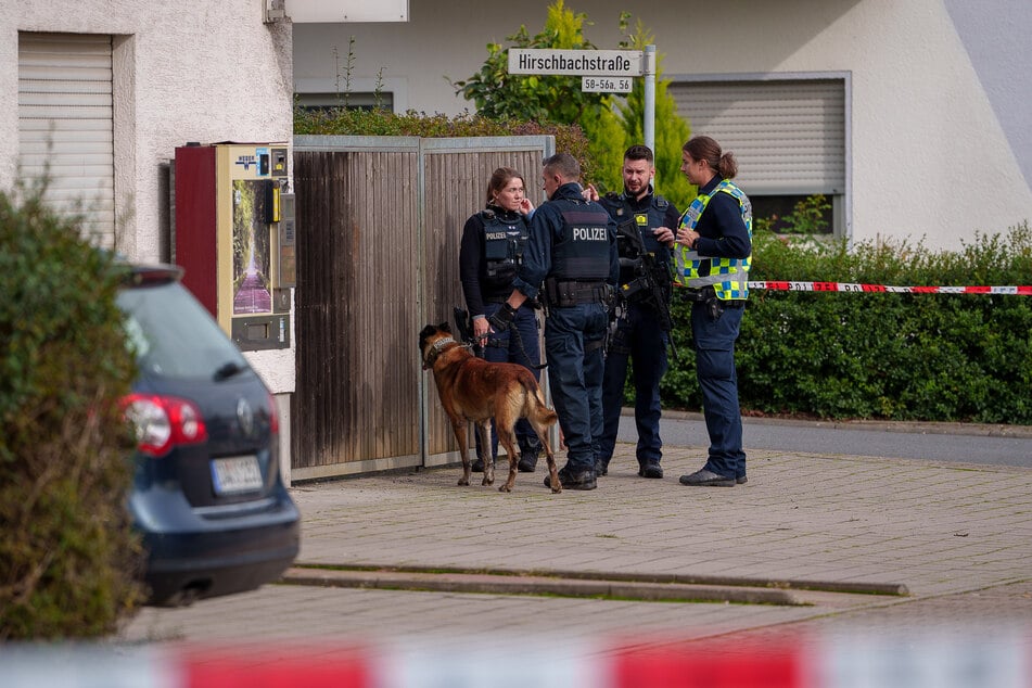 Die Polizei rückte unter anderem auch mit Spürhunden aus.