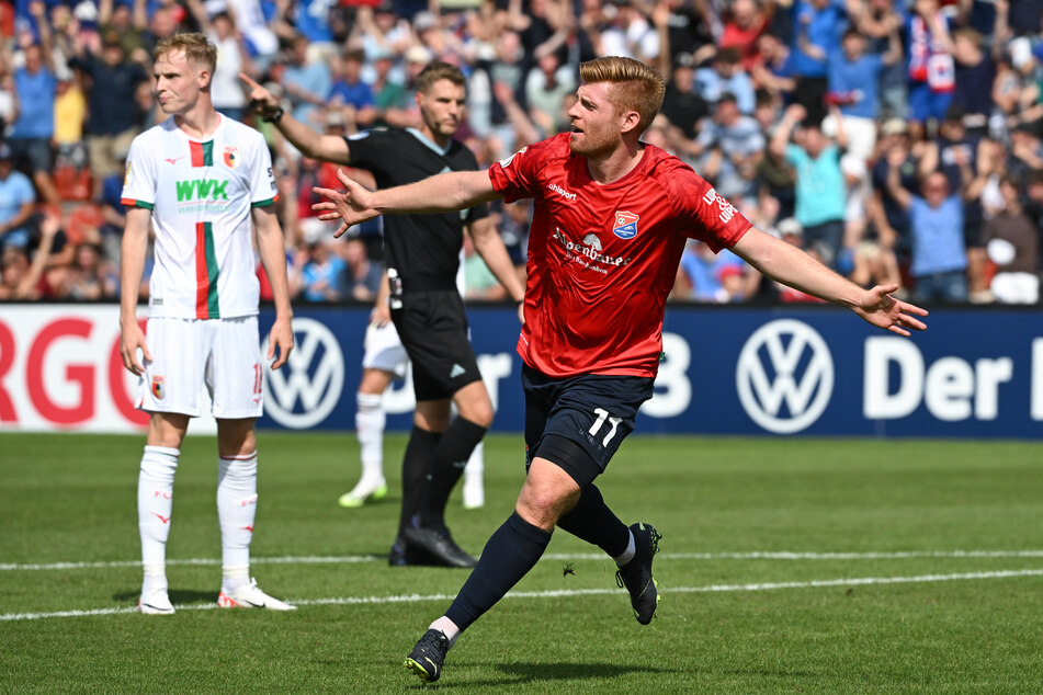 Neben seinen sechs Ligatoren ebnete Mathias Fetsch (35, v.) auch im DFB-Pokal gegen Bundesligist Augsburg mit seinem Treffer zum 1:0 das Hachinger Weiterkommen in Runde 2.