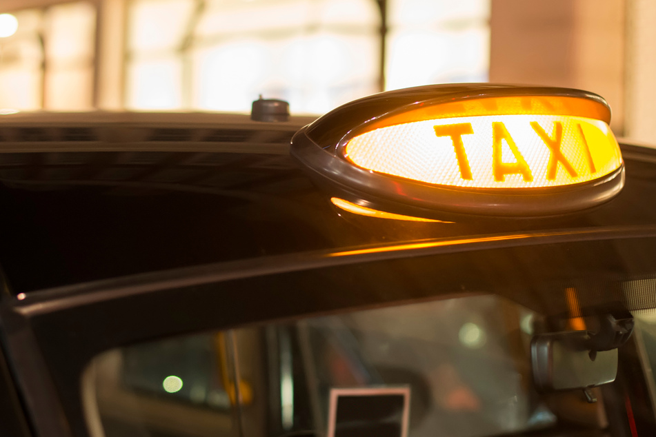 Mann verliert Geldbörse in Taxi: Sieben Jahre später staunt er nicht schlecht