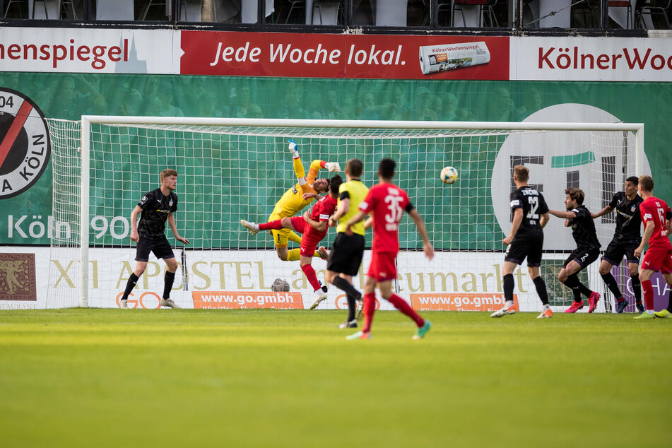 Bitter! In der zweiten Halbzeit fielen gleich drei Tore für den FC Viktoria Köln.