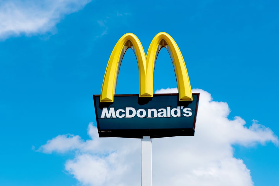 Statt Burger und Pommes gab es in einer McDonald's-Filiale in Wien Tritte und Schläge. (Symbolbild)