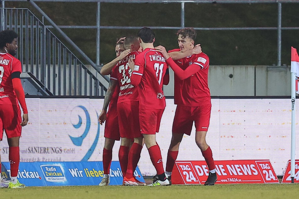 Freude beim FSV Zwickau nach dem 2:0 von Lukas Eixler.