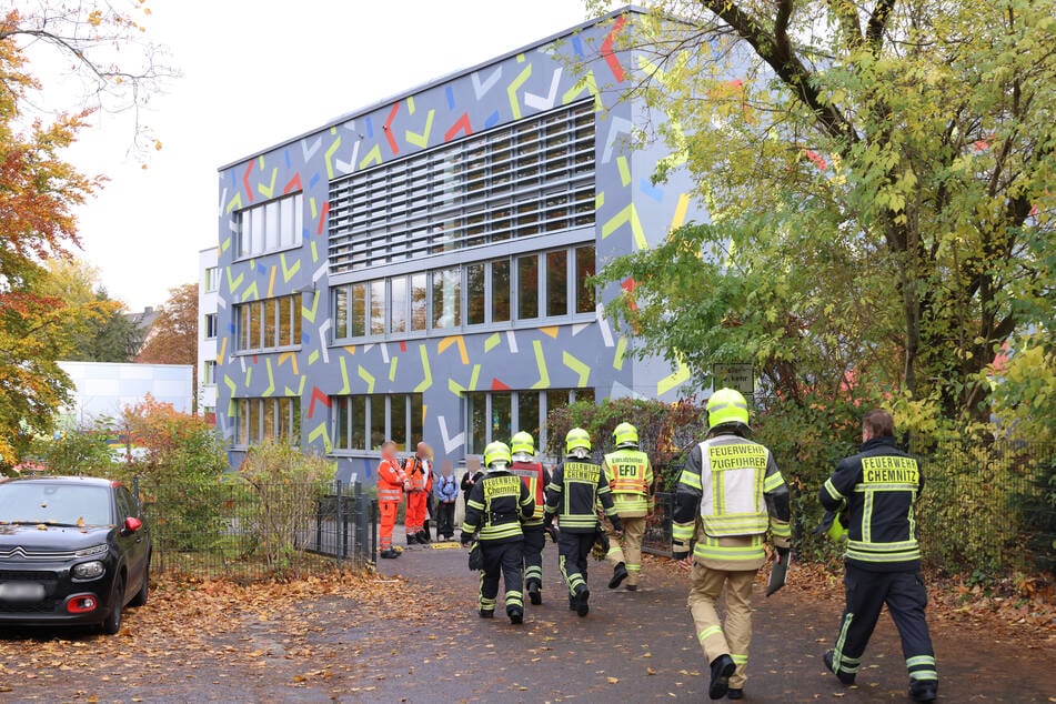 Chemnitz: Reizgas-Alarm an Chemnitzer Schule: Kinder werden medizinisch betreut