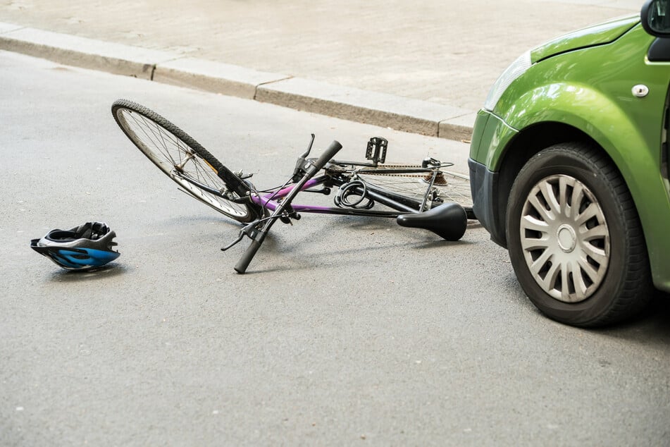 Ein Fahrradfahrer (67) verstarb am Montagvormittag nach einem Unfall in Taura. (Symbolbild)