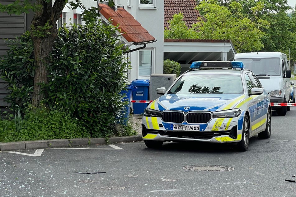 Geldautomat gesprengt: Fluchtauto kracht in Streifenwagen