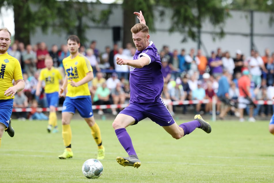 Jannik Mause (27, r.) war 2019 in Aue zum Probetraining. Gerüchte besagen, jetzt will der FCE den Stürmer des 1. FC Kaiserslautern. Doch der Verein wiegelt ab.