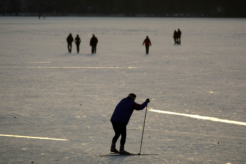 In zugefrorenen See eingebrochen: 35-Jähriger im Krankenhaus verstorben