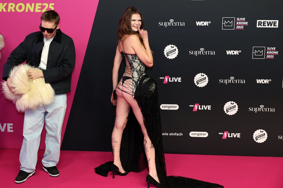 Bei der "1Live Krone" zeigt sich Ikkimel (28) wieder sehr freizügig.