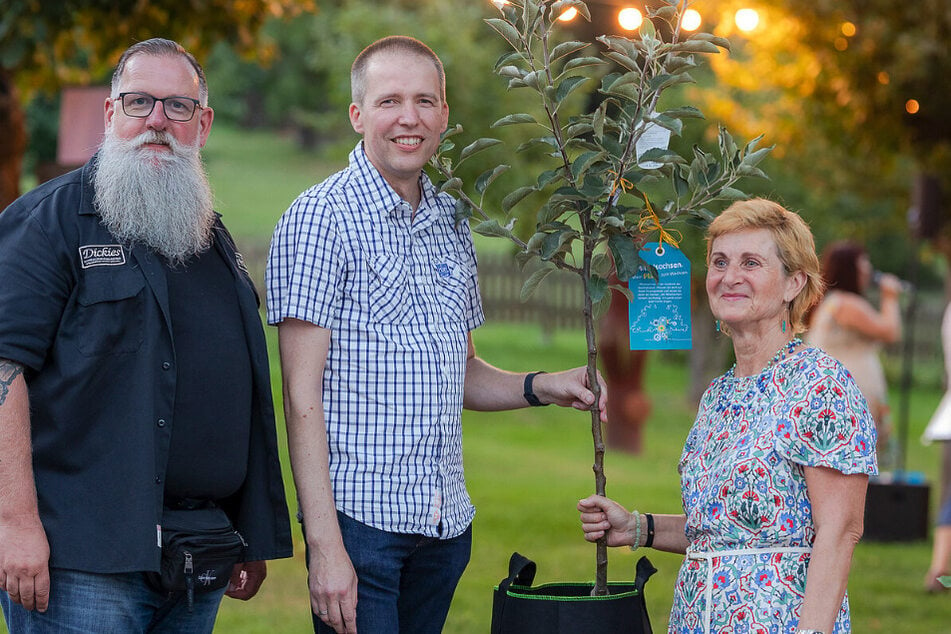 Die Mittelsachsen Award Gewinner 2023: Kai Flößner von F.I.T. Gerüstbau, Daniel Zimmermann von Frische Erleben und Heike Sigg von ratiomat Einbauküchen (v.l.n.r.)