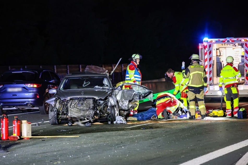 Auf der A3 krachten am späten Donnerstagabend mehrere Fahrzeuge ineinander. 15 Menschen wurden dabei verletzt - einige davon schwer.