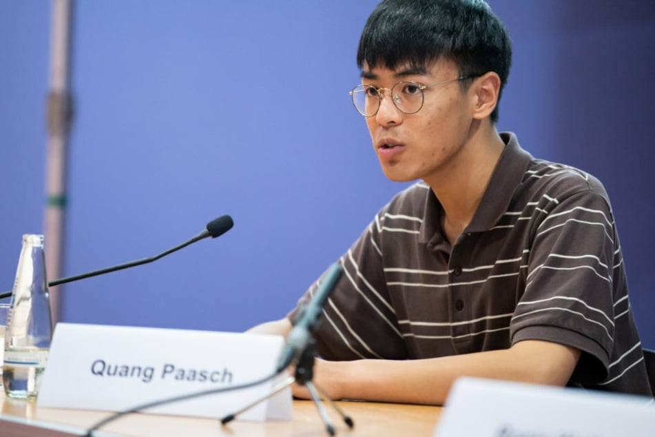 Quang Paasch von "Fridays for Future" äußert sich bei einer Pressekonferenz