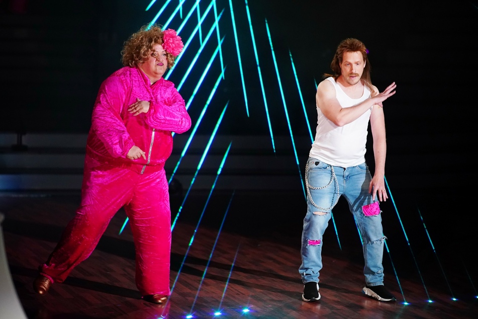 Auch in der Tanzshow nimmt sich die Berlinerin gern selbst auf die Schippe.