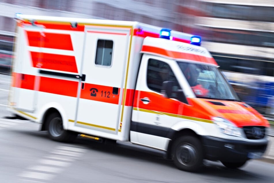 Crash beim Ausparken im Erzgebirge: Kleinkind (4) schwer verletzt