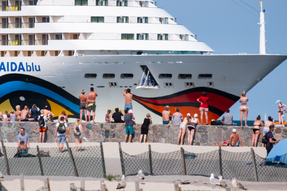 Die "AIDAblu" kam vor wenigen Tagen ohne Passagiere im Ostseebad Warnemünde an. (Archivbild)