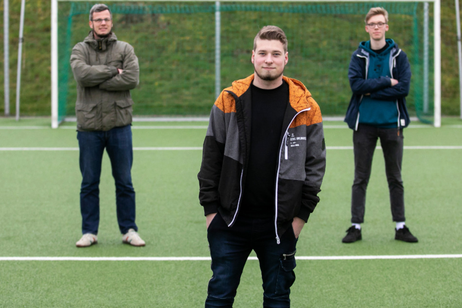 Weil Erntehelfer fehlen, wollen die Sportler am Wochenende ran, um Landwirten zu helfen. David Pochert (32, l.), Kevin Clausnitzer (19, rechts) und Dominique Jacob (21, Mitte) stehen schon bereit.