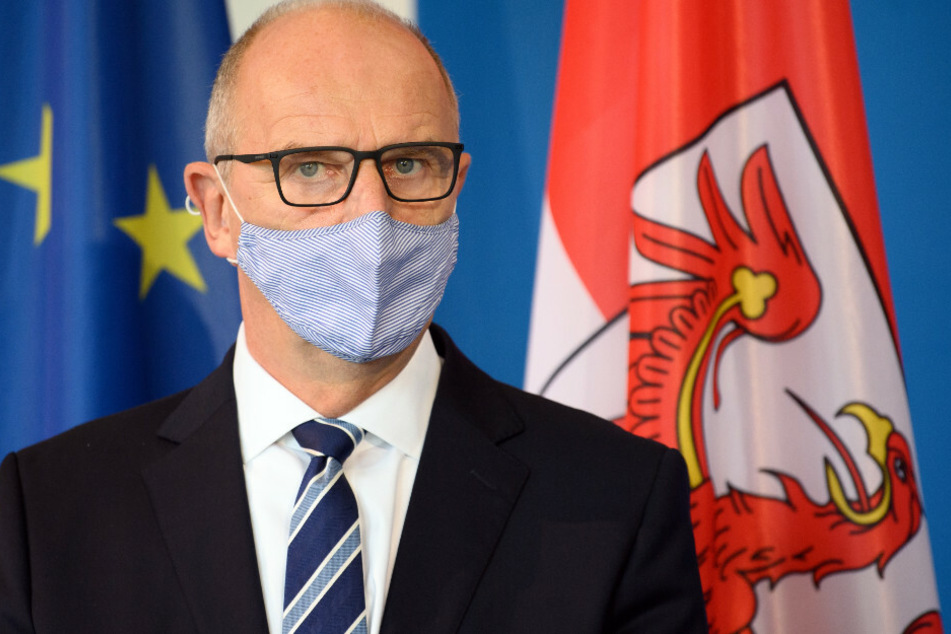 Brandenburgs Ministerpräsident Dietmar Woidke (59, SPD) wurde positiv auf Corona getestet.