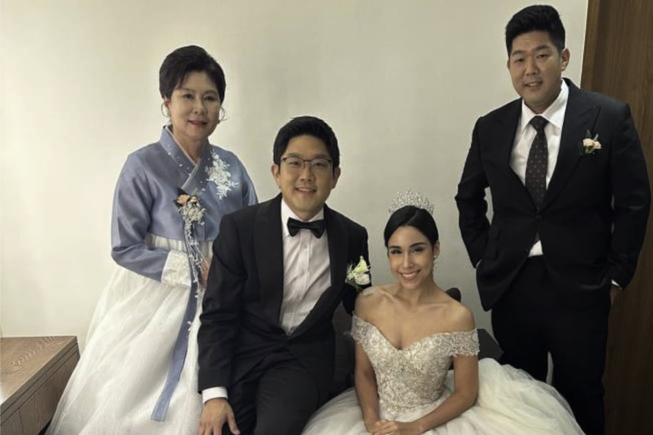 Scientist and green card holder detained at airport for over a week after visiting Korea for wedding