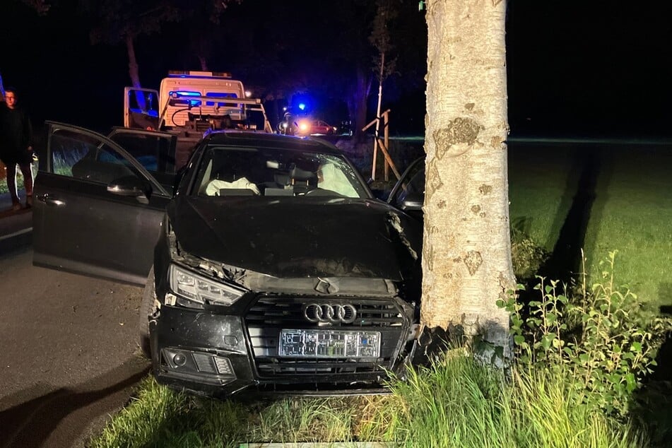 Der Fahrer des Wagens entfernte sich nach dem Crash unerlaubt vom Unfallort.