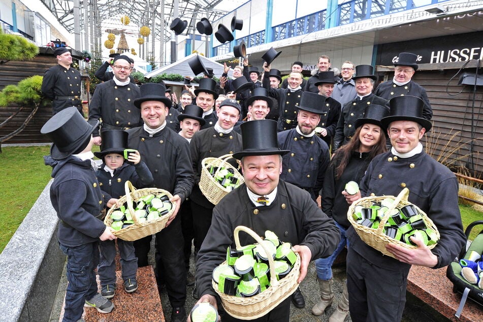 Als Glücksbringer versammeln sich die Schornsteinfeger der Region zu Jahresbeginn im Chemnitz Center.