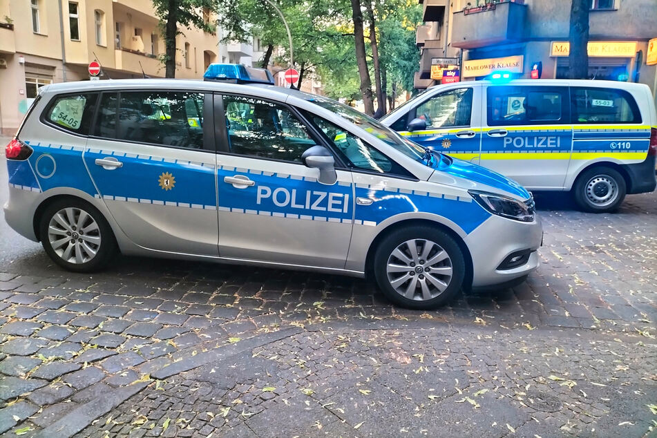 Mehrere Streifenwagen kamen am frühen Montagabend im Schillerkiez zum Einsatz.