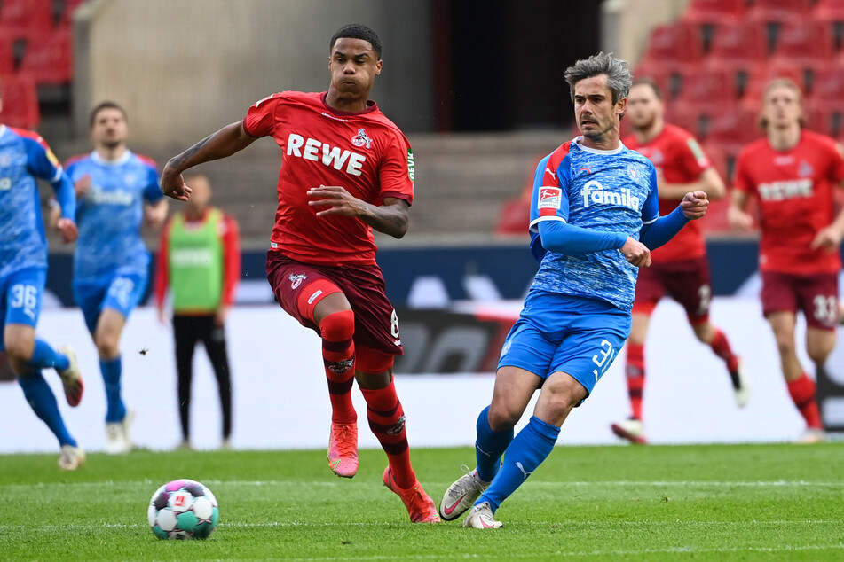 Auch beim spektakulären Spiel gegen Holstein Kiel kam Ismail Jakobs (21, links) zum Einsatz. Damals sicherten sich die Geißböcke den Platz in der 1. Bundesliga.