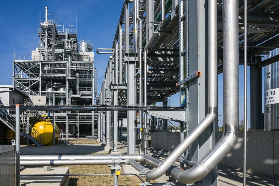 Eine neue Anlage von Verbio in Bitterfeld-Wolfen soll aus Rapsöl Grundstoffe etwa für Waschmittel, Kunststoffe und Schmierstoffe herstellen.