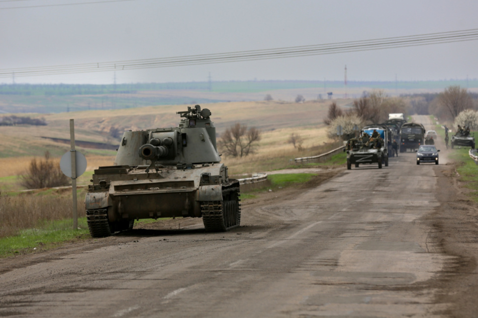 Russische Militärfahrzeuge im Osten der Ukraine. Die Separatisten haben eigenen Angaben zufolge eine Kleinstadt eingenommen.