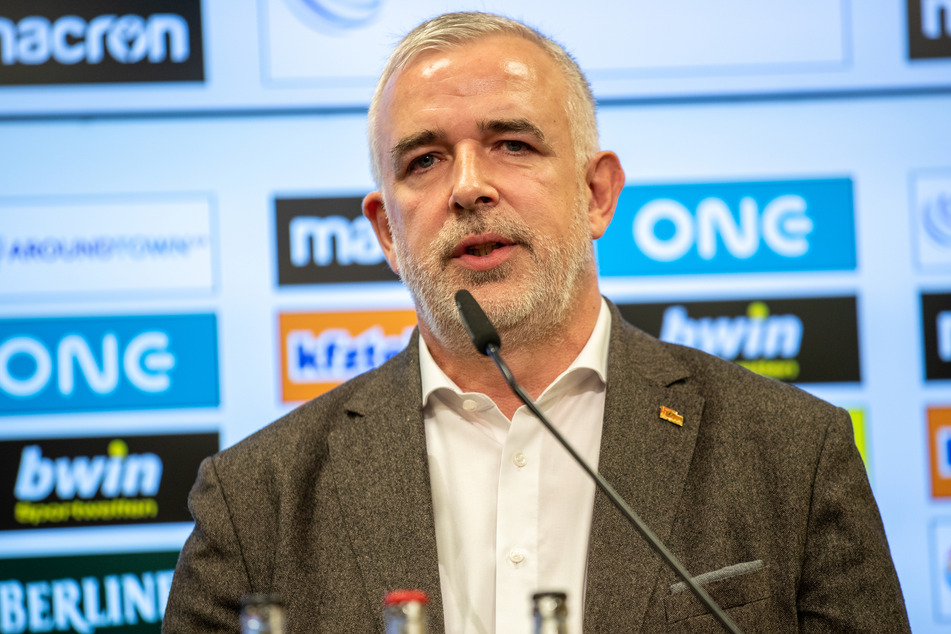 Präsident Dirk Zingler (57) ist guter Dinge, dass sich bald etwas tut in Sachen Zuschauerzulassung bei Spielen des 1. FC Union Berlin.