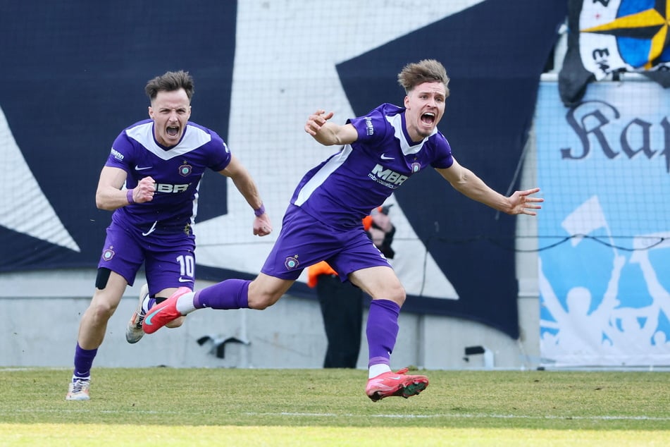 Im vergangenen Jahr schoss Maximilian Schmid (26, r.) die Veilchen in Chemnitz in Führung.