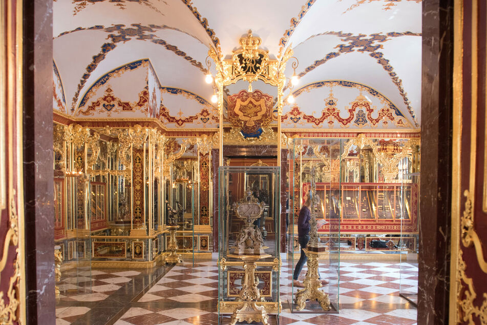 Sachsen, Dresden: Das Juwelenzimmer im Historischen Grünen Gewölbe im Dresdner Schloss der Staatlichen Kunstsammlungen Dresden (SKD).
