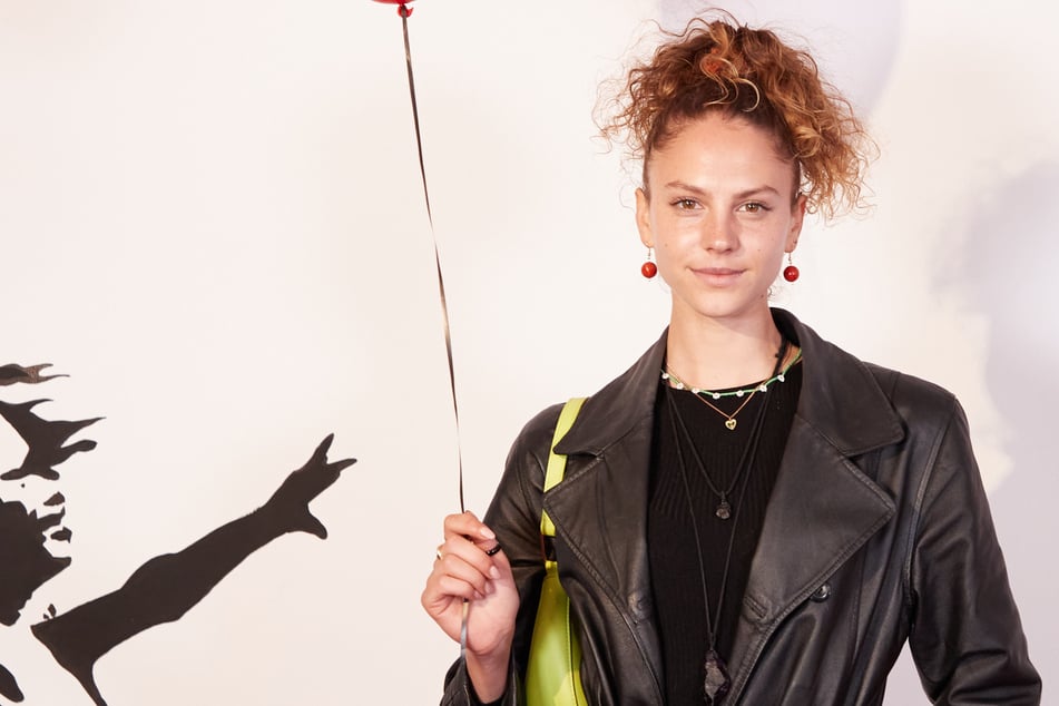 GNTM: Nach GNTM-Kritik: Jetzt äußert sich Simone Kowalski, warum sie im aktuellen Finale zu sehen war