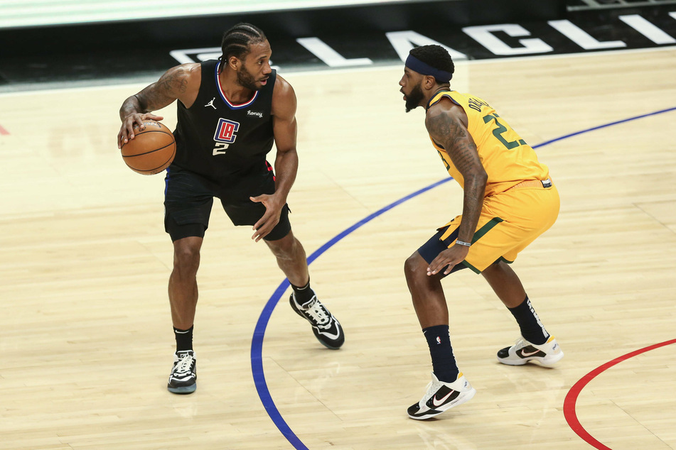 Clippers forward Kawhi Leonard (l) scored 31 points in LA's game four win over the Jazz