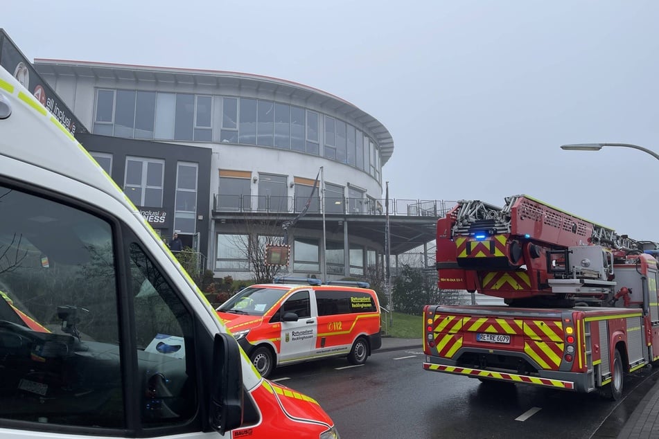 Polizei, Feuerwehr und Krankenwagen sind in Recklinghausen vor Ort.