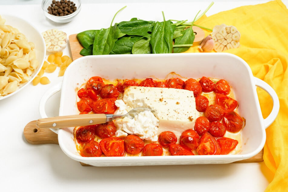 Pasta mit Feta und Tomaten aus dem Ofen wurde durch TikTok zum Rezept-Trend.