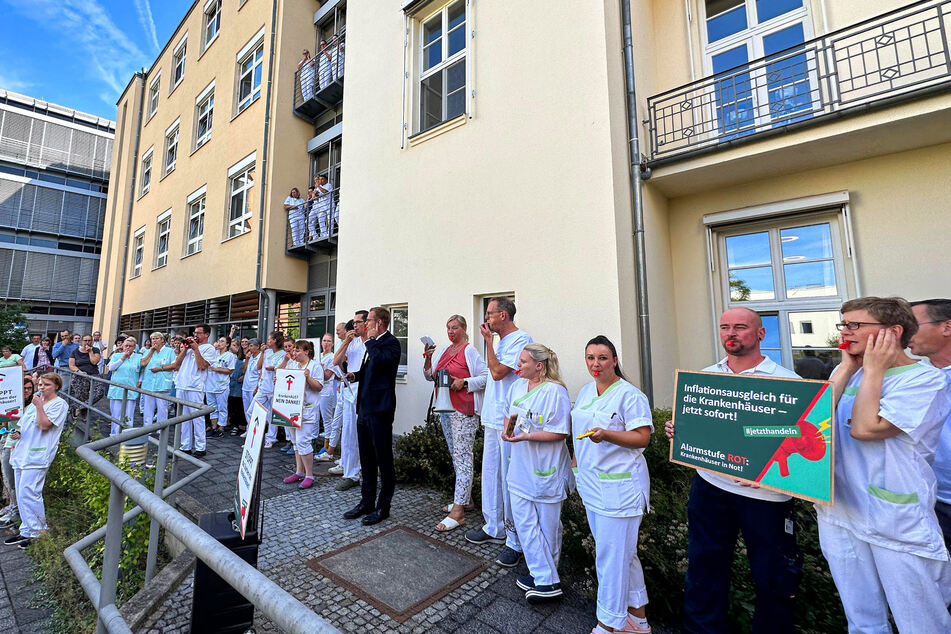 Auch am Dresdner St. Joseph-Stift protestierten die Klinik-Mitarbeiter.