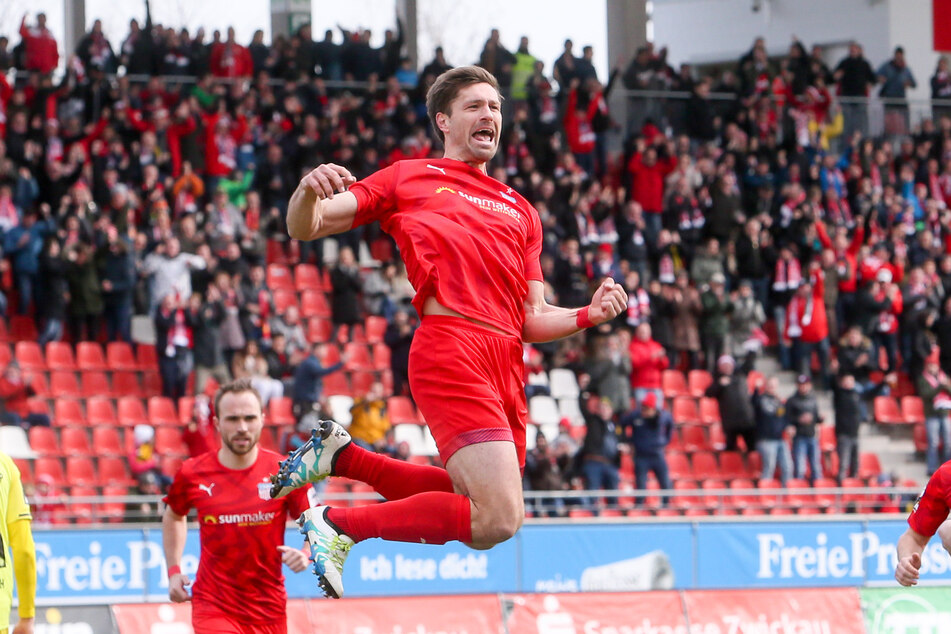 Da hebt er ab: Ronny König konnte in der abgelaufenen Saison acht Treffer bejubeln.