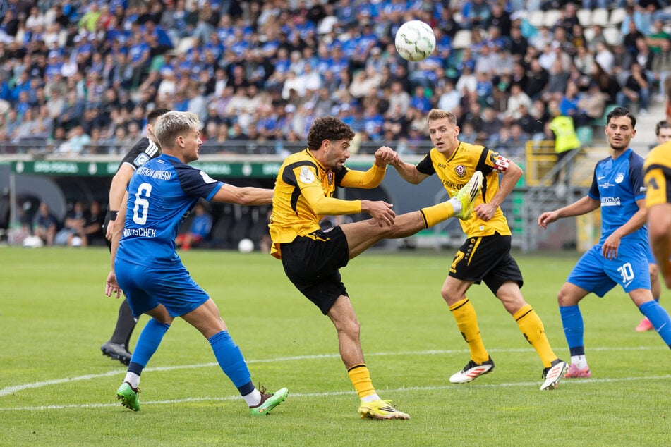 Agil, trickreich, Man of the Match: Ben Bobzien (M.) war in Münster nicht zu stoppen.