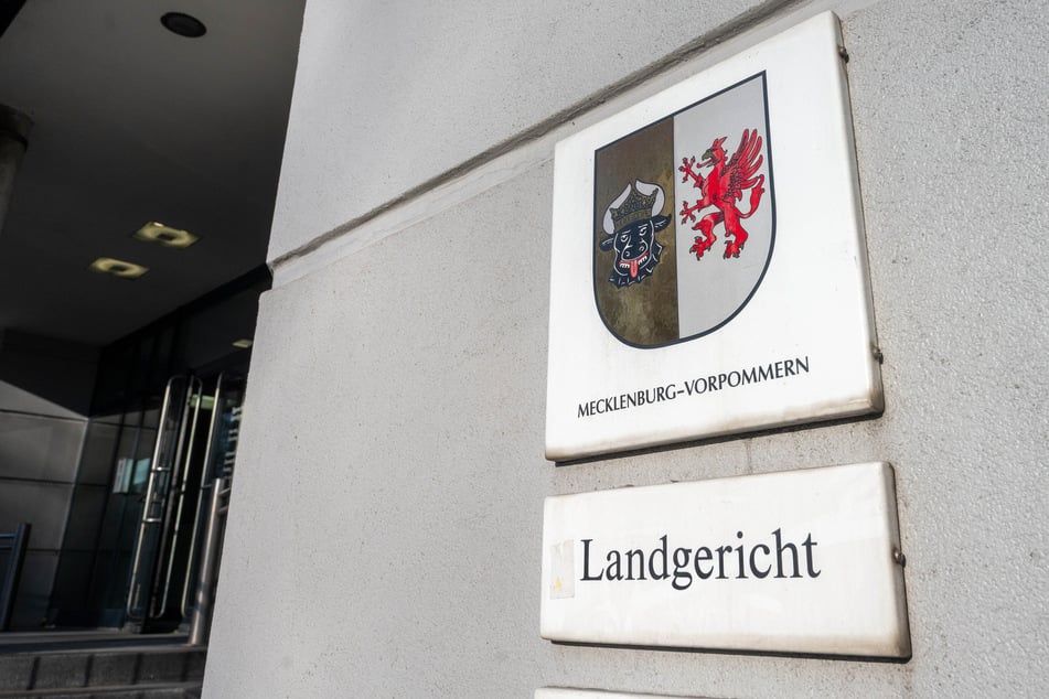 Der 75-Jährige räumte die Tat vor dem Landgericht ein. (Archivbild)