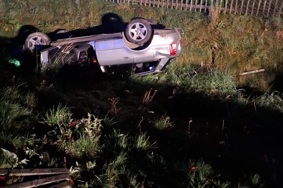 Wie durch ein Wunder: Unfall endet glimpflich im Bach