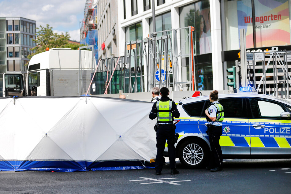 Die Polizei sperrte den Unfallbereich ab.
