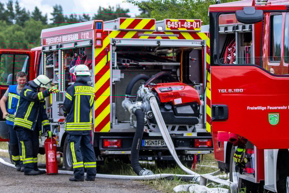 Gartenlaube brennt lichterloh: Drei Männer verletzt