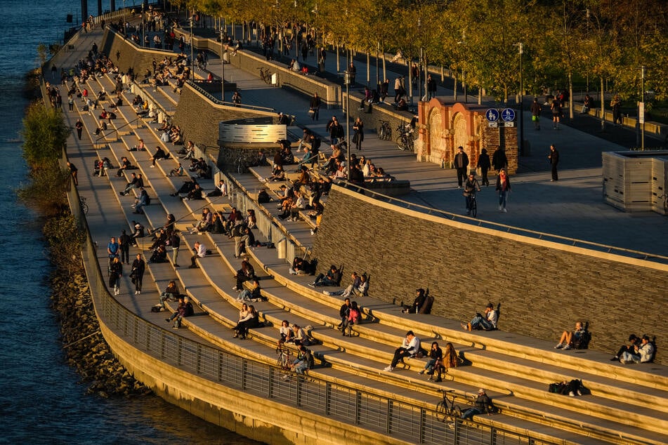 In den kommenden Tagen lässt sich nicht nur die Herbstsonne blicken, zudem wird es mit Werten von bis zu 18 Grad ziemlich mild.