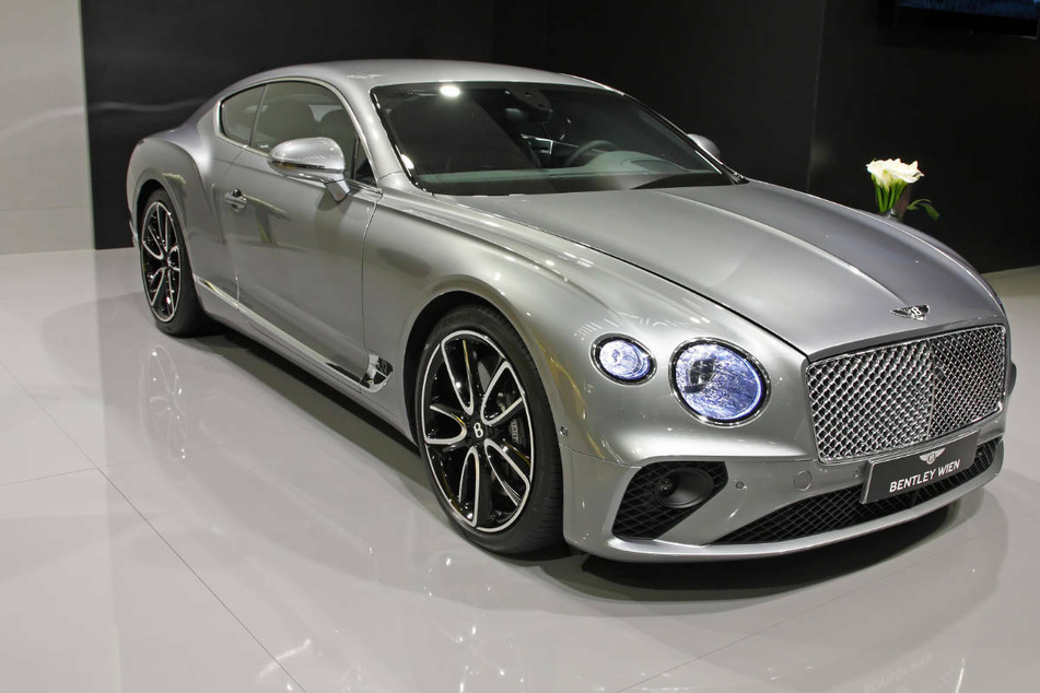 Mit einem Bentley Continental GT ist der 24-Jährige in Bad Hersfeld in einen Stromkasten gekracht (Archivbild).