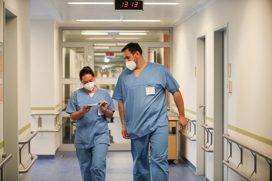 Stabsunteroffizier Sophie Wagiliga und Stabsfeldwebel Rene Kühn unterstützen in den Städtischen Kliniken Görlitz.