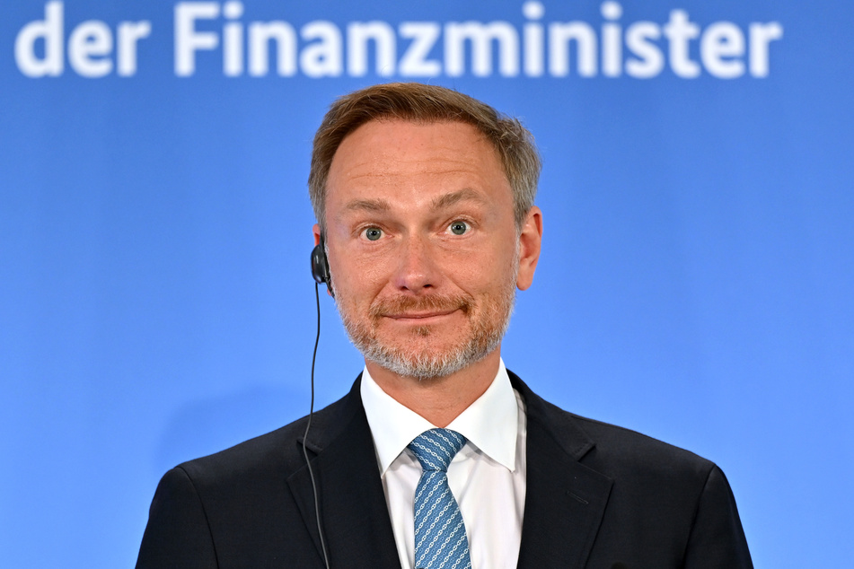 Bundesfinanzminister Christian Lindner (44, FDP), der auch am Format Weimarer Dreieck teilnahm, hat mit seiner Aussage pro Linke überrascht. Auf Twitter feuerte er dann ordentlich gegen die beworbene Partei.