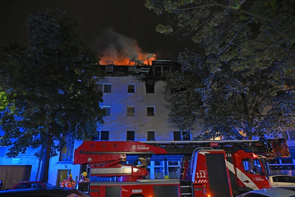 Die Berliner Feuerwehr war mit mehr als hundert Kräften vor Ort, um den Brand zu löschen.