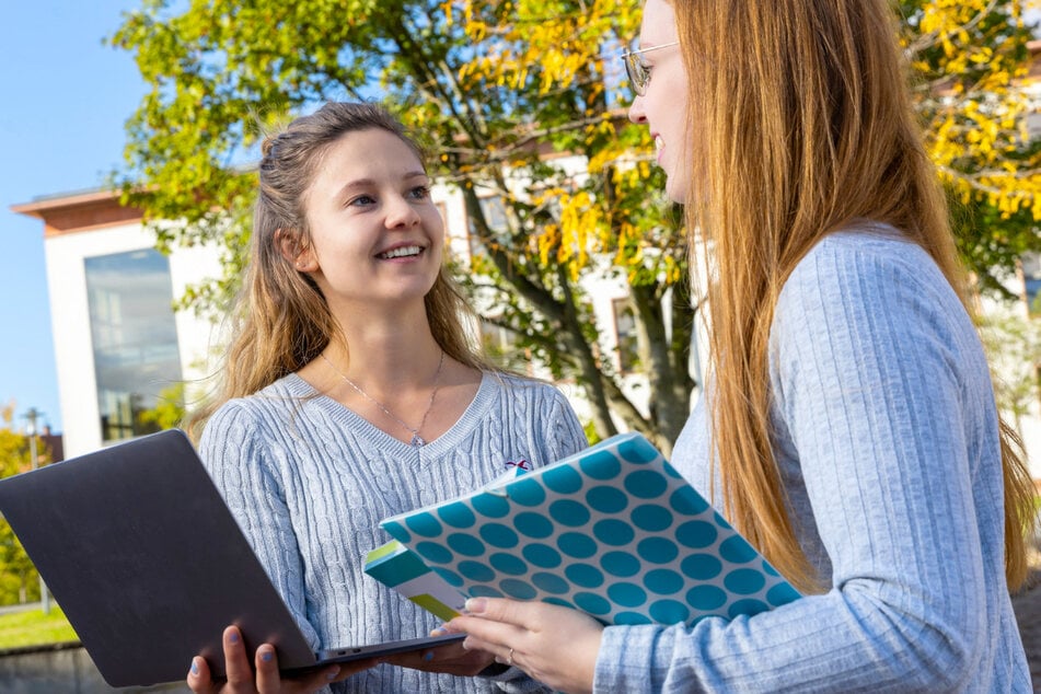 Die DHSN bietet an sieben Standorten in ganz Sachsen praxisnahe Studiengänge noch fürs Wintersemester 2025/26.